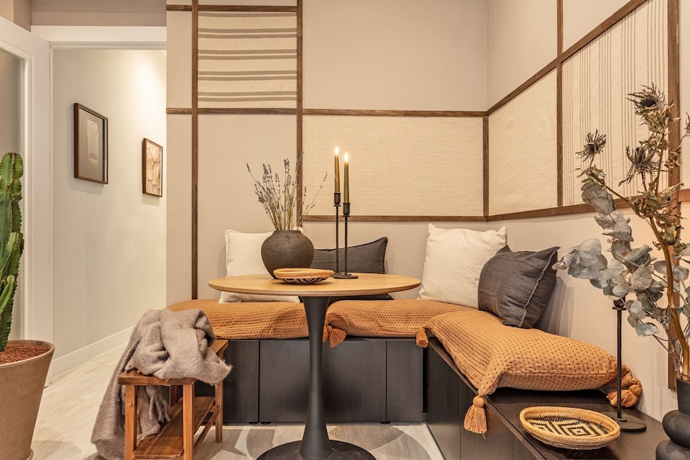 Gobi - 1 Bedroom and Office in Chamber