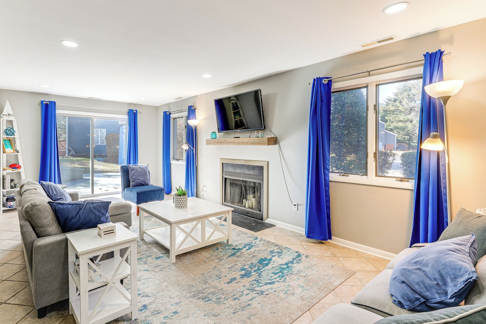 2 Mi to Rehoboth Beach: Condo w/ Pool Access!