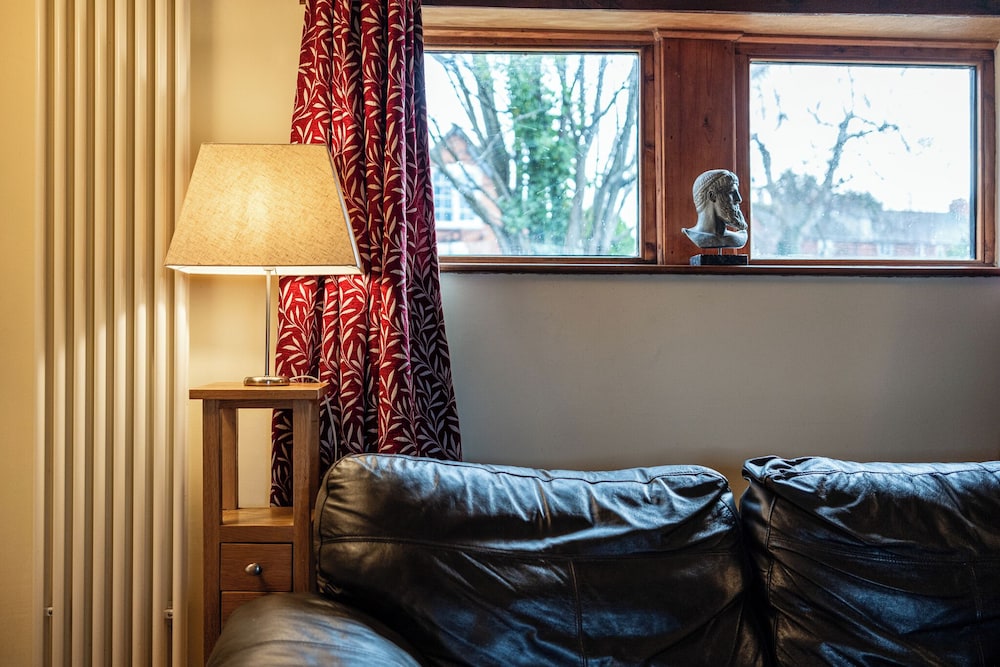 The Threshing Barn-Stunning 5 BD Retreat