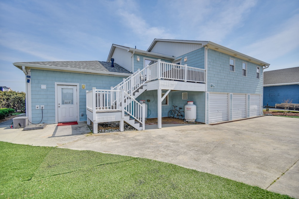 Bright Kitty Hawk Home w/ Hot Tub, Walk to Beach! view 5
