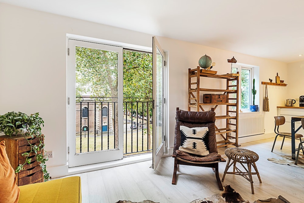 Tranquil 2 Bedroom Apartment in East London