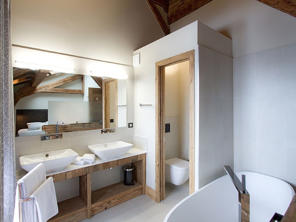 Chalet in Les Deux Alpes With Heated Pool