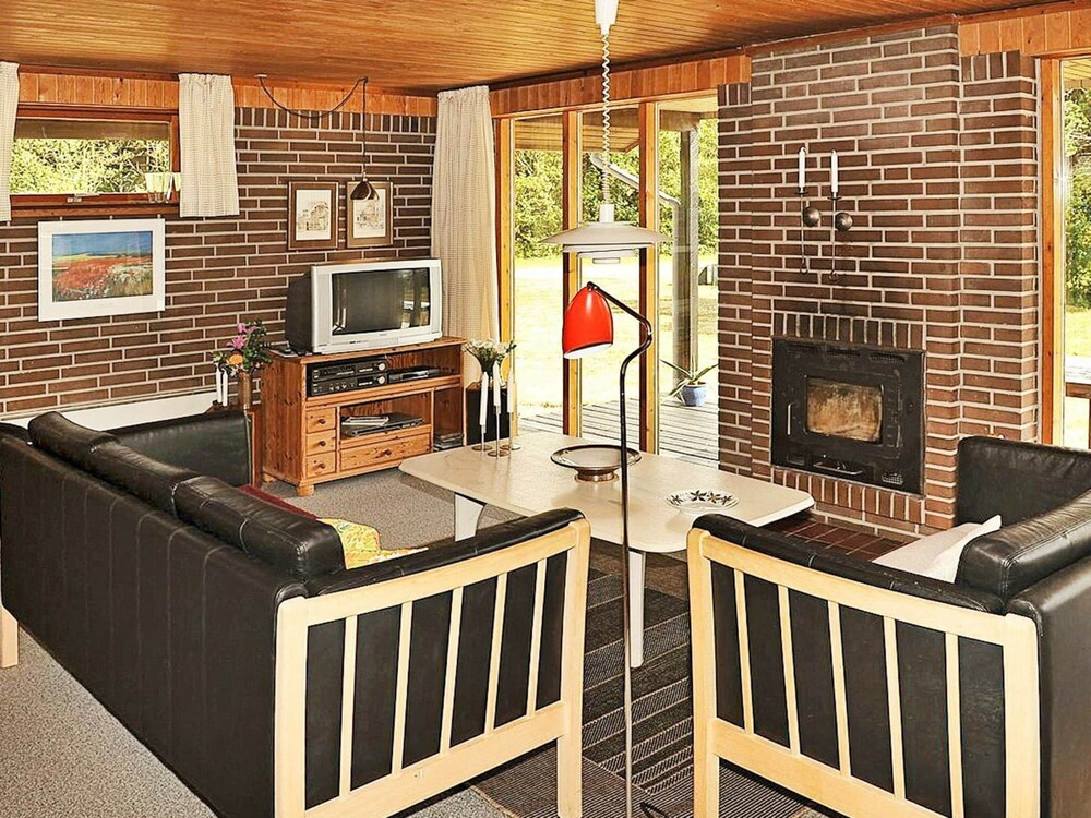Cozy Holiday Home in Henne near Sea view 3
