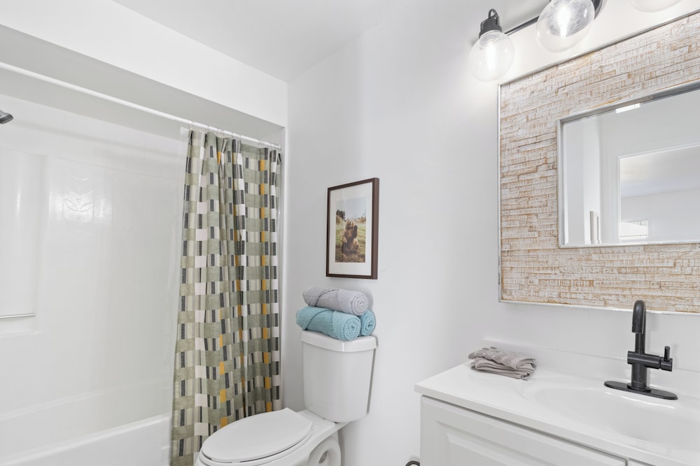 NEW Listing Discount! • Near Manatees & Springs