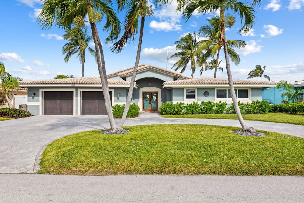 Waterfront Oasis Heated Pool Game Room Gym