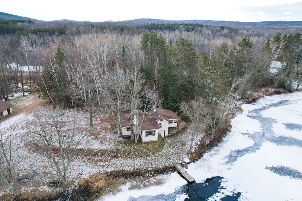 Mason Cabin w/ Private Dock on Marengo Lake! view 3