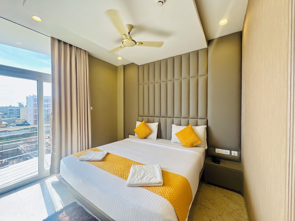 The Bay Suites Puri With Sea View