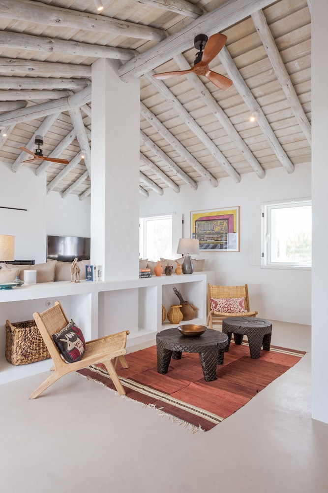 Wooden Villa By Cadenzalux