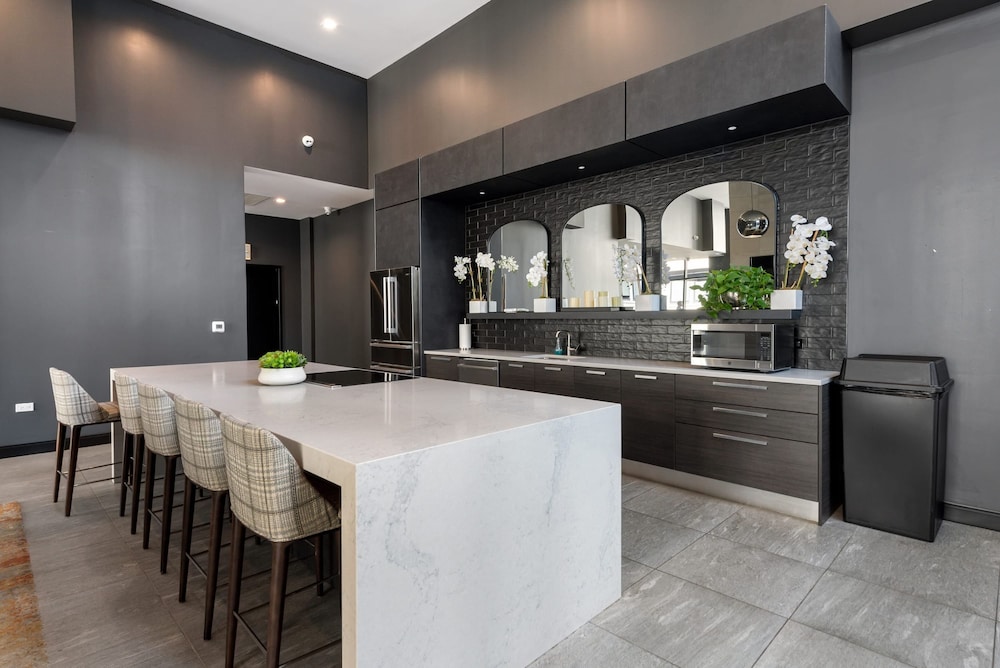 Two Units Seamless Stay Downtown Convenience