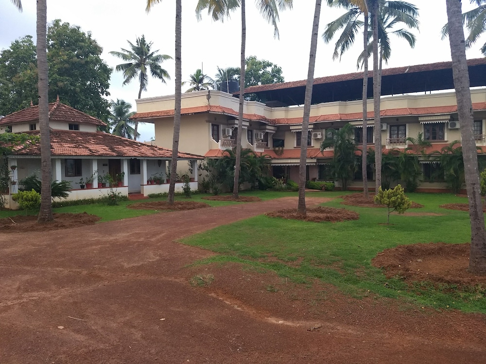 Blooming Bay - Clifftop Beach Resort