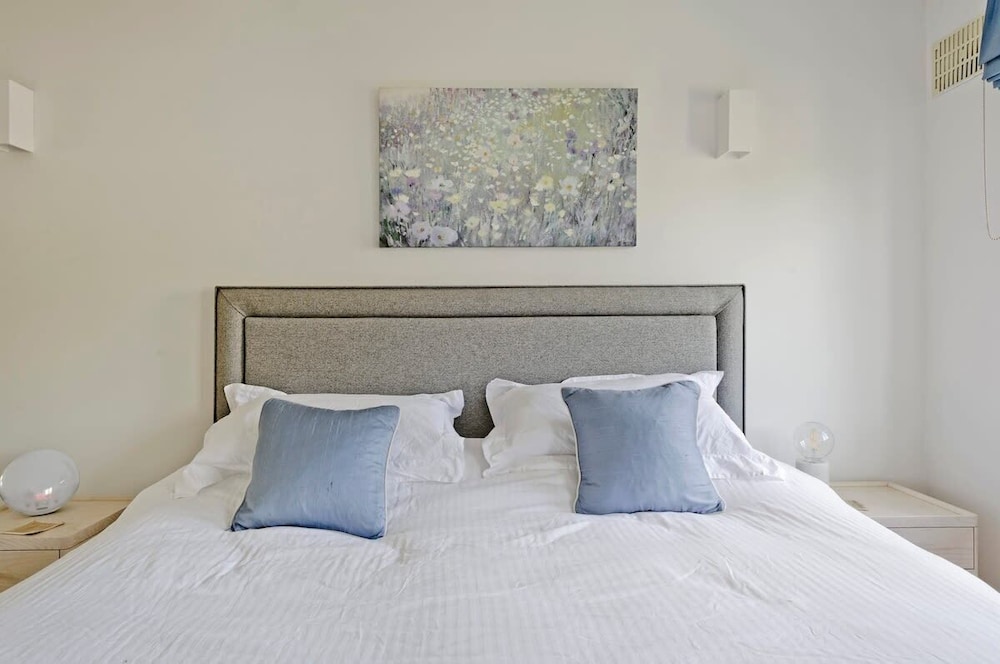 3 Bedroom Apartment, Earls Court
