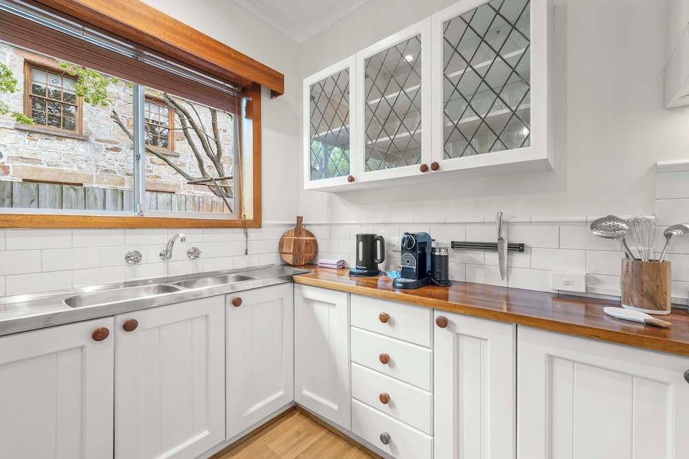 Stylish 3 Bedroom Townhouse - Hobart CBD