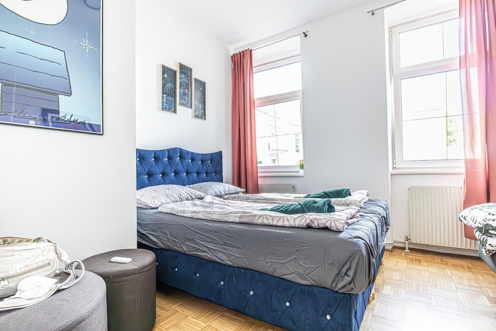 Comfy 4BR Apt Ideal for Groups Families