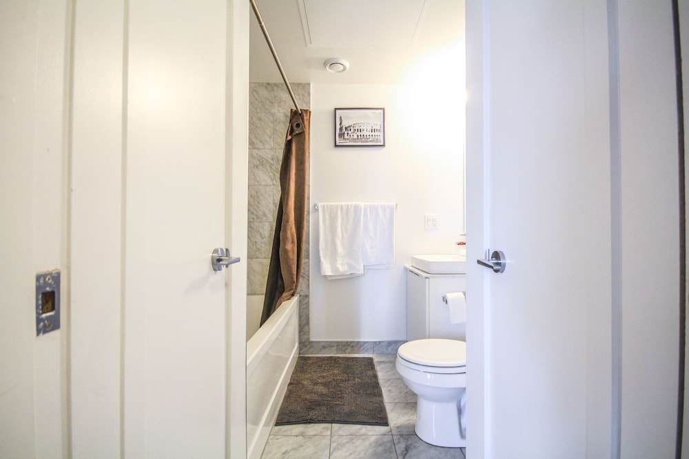 Sarkar Suites - Entertainment District
