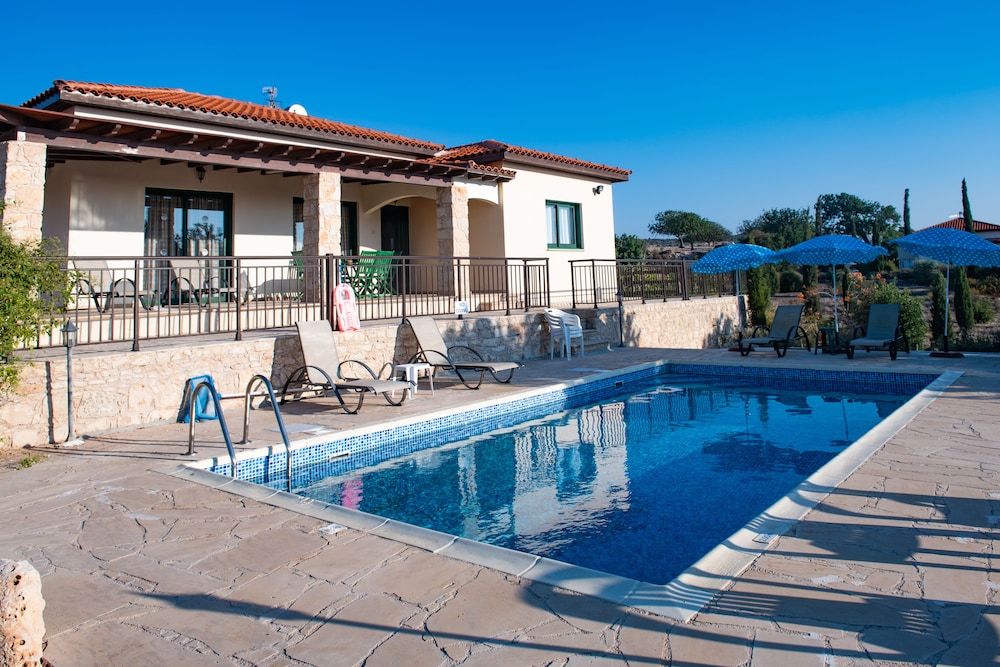 Adonis Villa