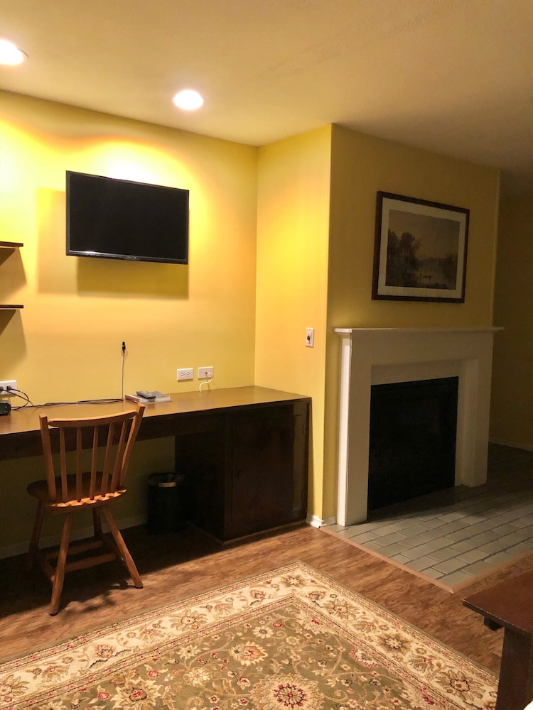 Delamater Inn