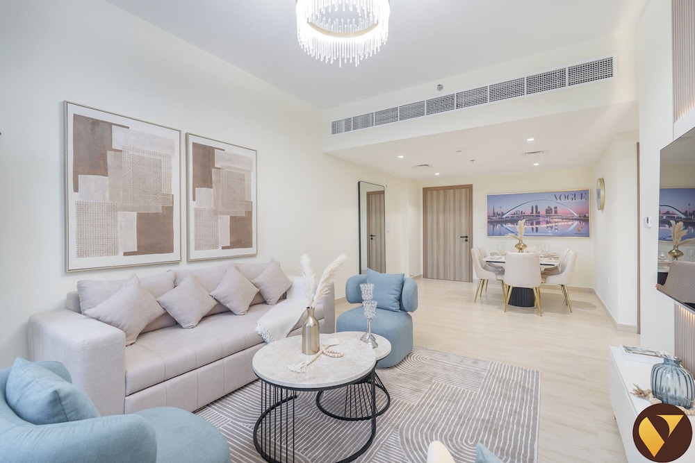 Elegant 2BR Canal View Near Dubai Mall