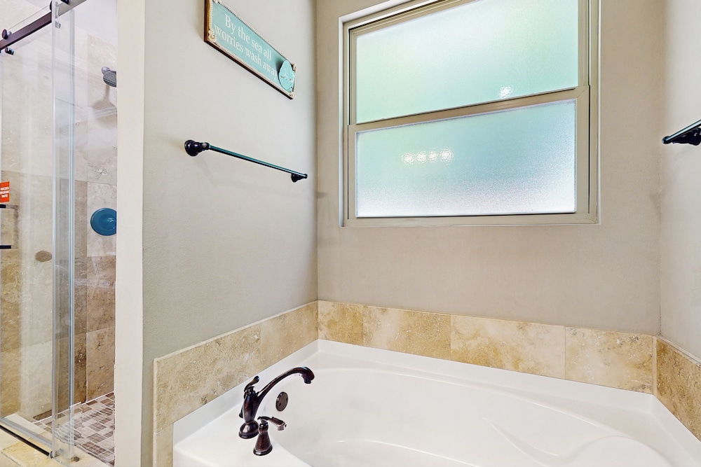 Spacious 5BR w/ Patio & W/D Near Beach