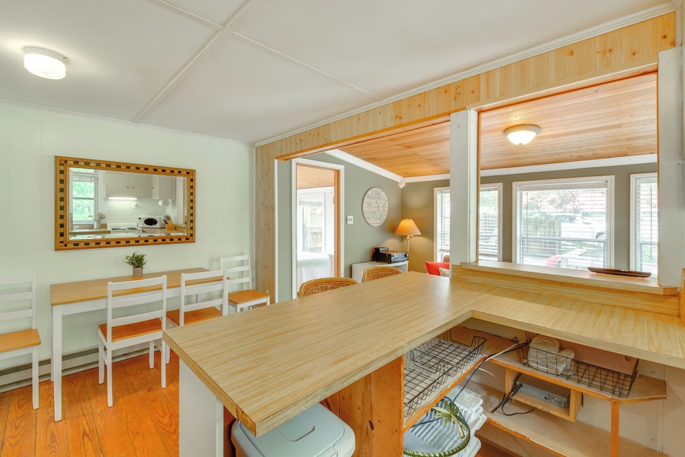 Waterfront Cabin w/ Private Dock on Lake Hartwell!