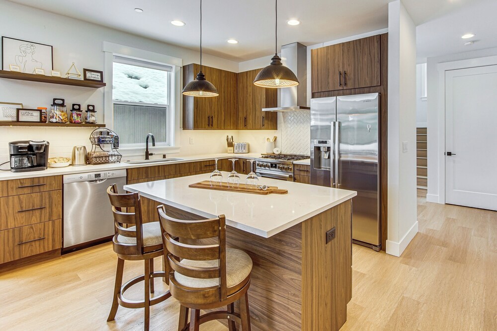 Private Hot Tub & Patio: Spacious Cle Elum Home