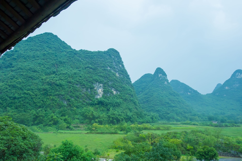 Yangshuo Scenic Mountain Retreat