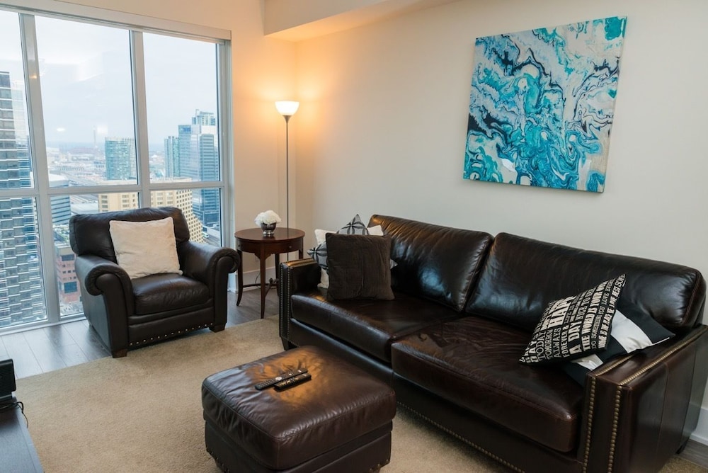 Sarkar Suites - CN Tower Rogers Centre
