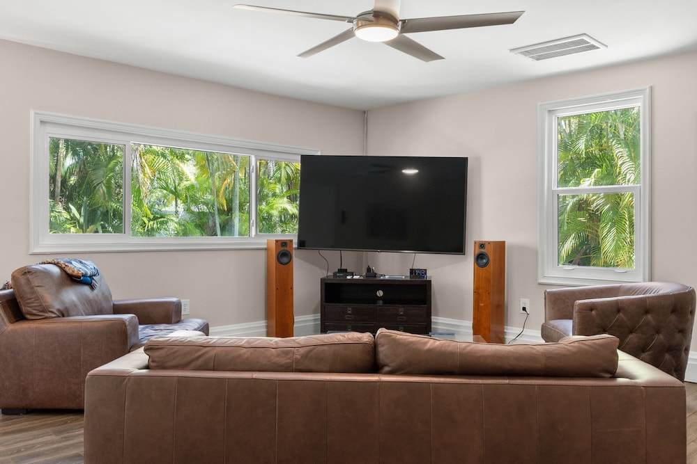 NEW Sunset Serenity - South Tampa Home With Pool