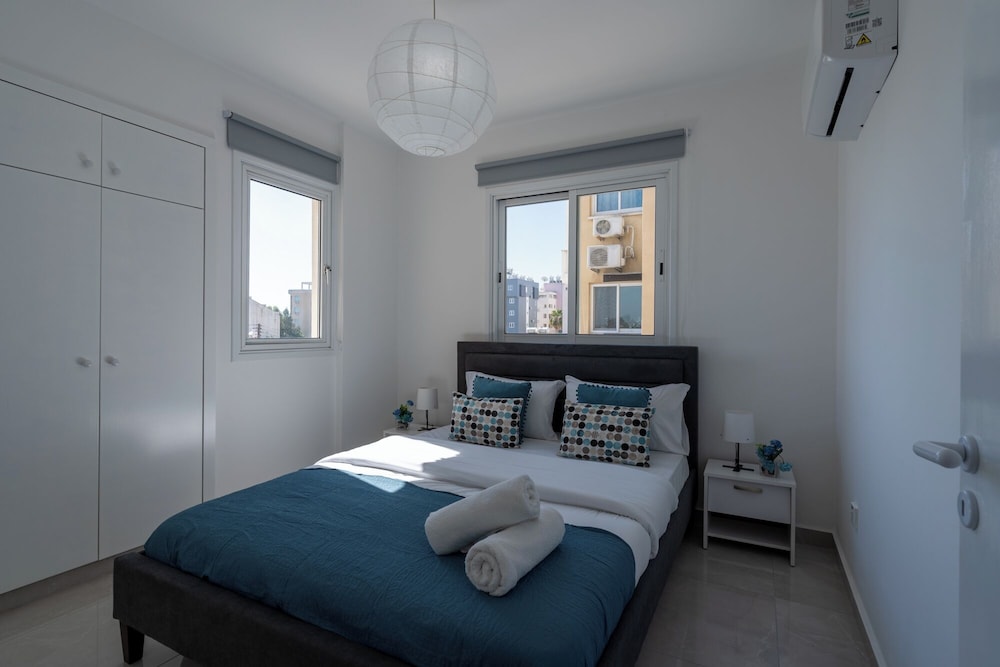 Andrea 3-BR Apt in Mackenzie With Pool