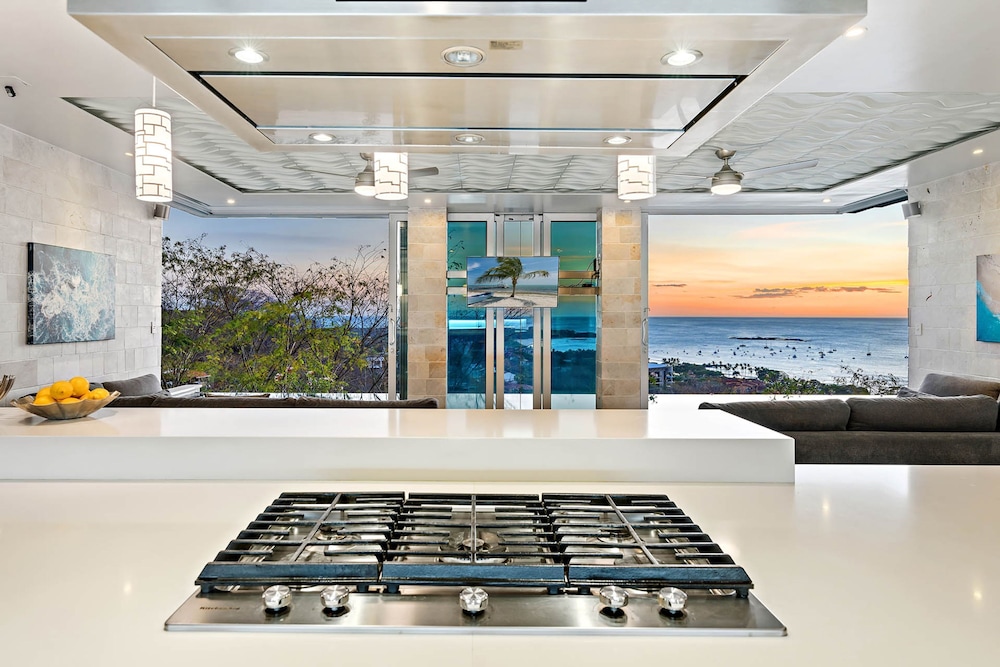 Luxury Villa Hot Tub Ocean Views Fully Staffed