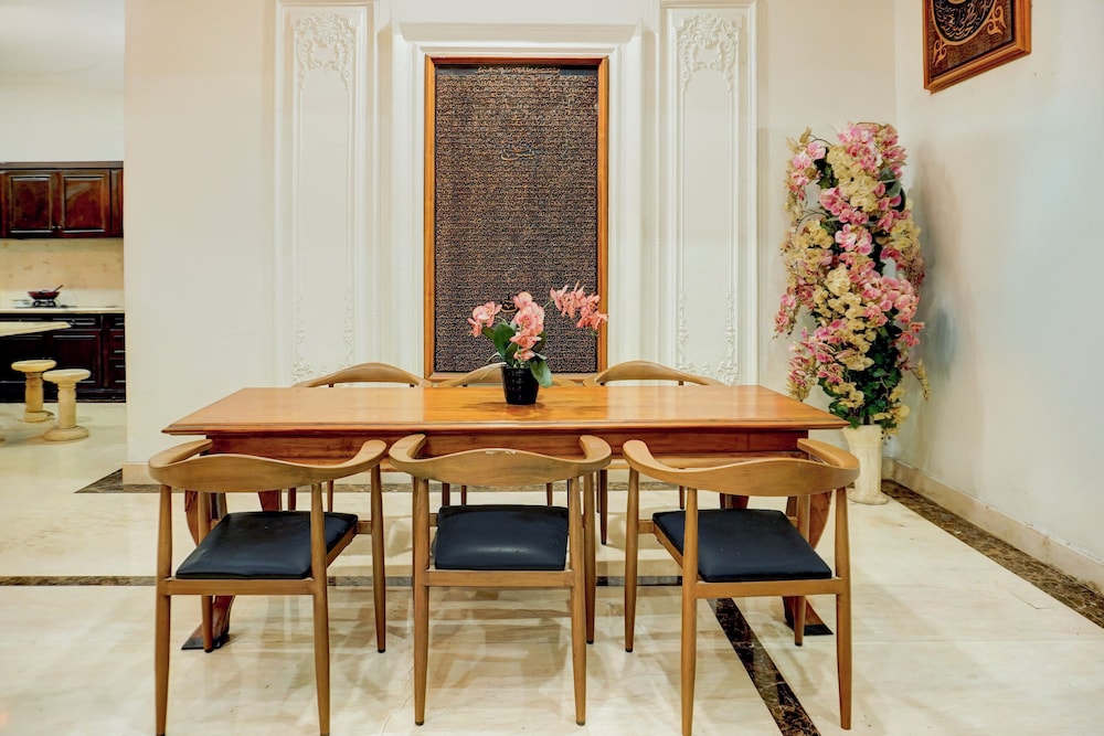 Hotel O Stasiun Cirebon Kejaksan Near Alun Alun Cirebon Formerly Family Homestay