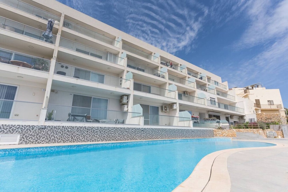 Property With Pool Access - Xaghra Near Marsalforn