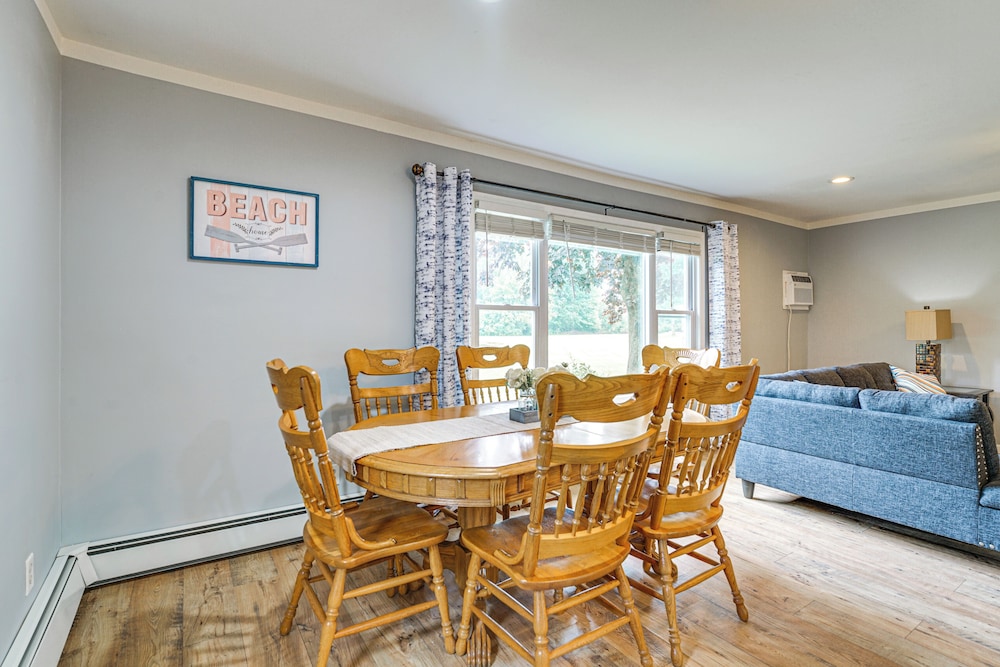 1 Block to Lake Huron: Pet-friendly Apt w/ Kayaks