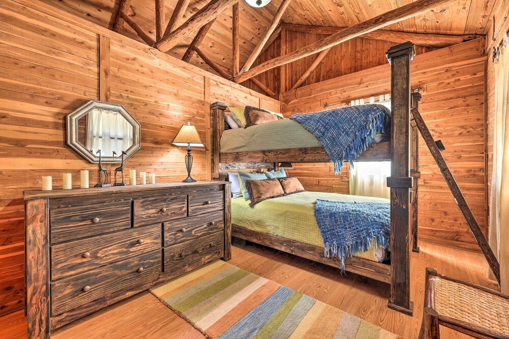 Rustic Canyon Lake Cabins w/ Hot Tub on 3 Acres - Property Image 26