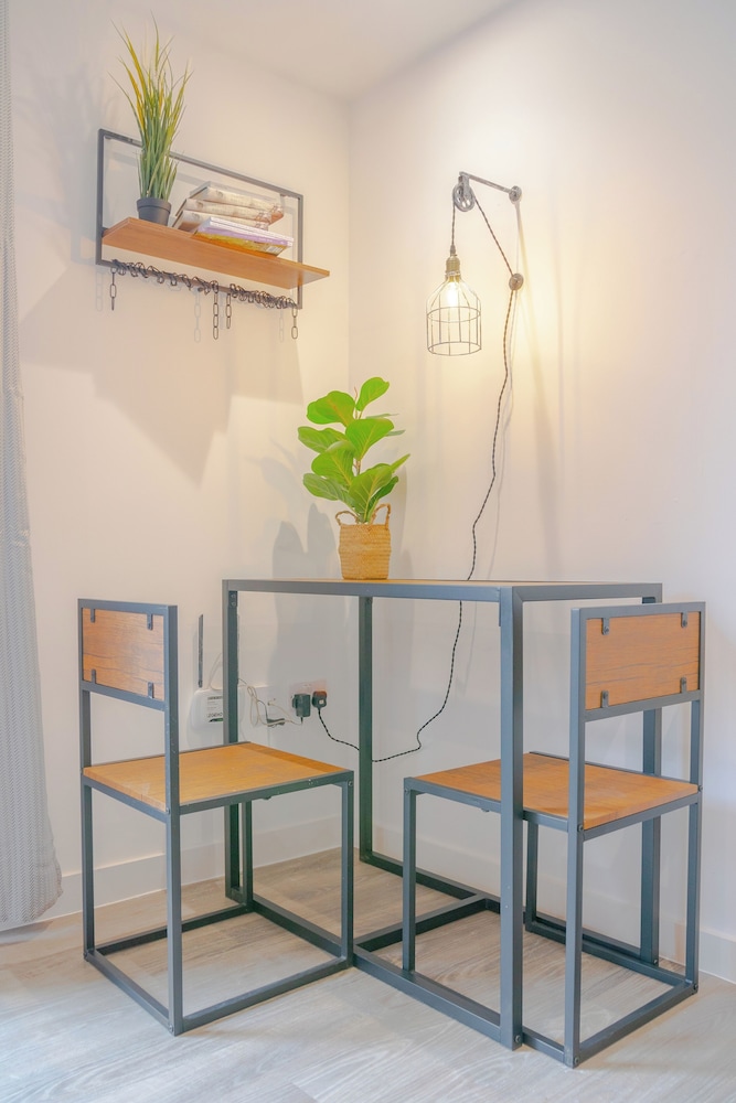 Sheffield City Apartment - Modern & Cozy