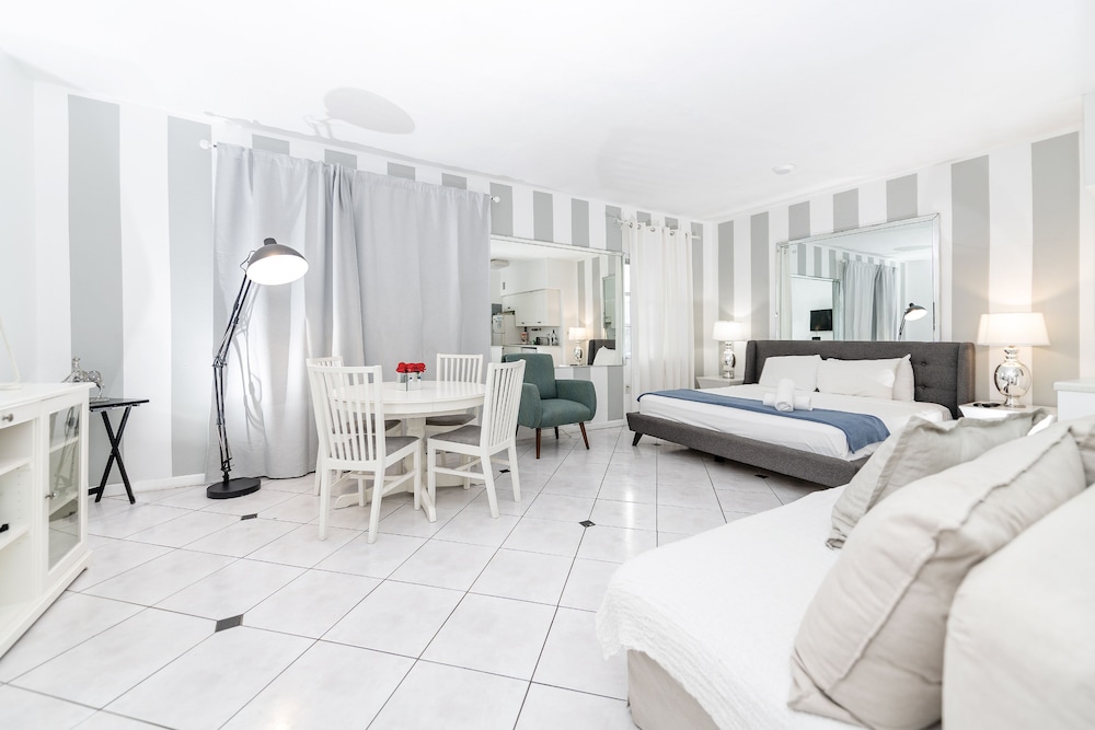 Collins Beach Apartments