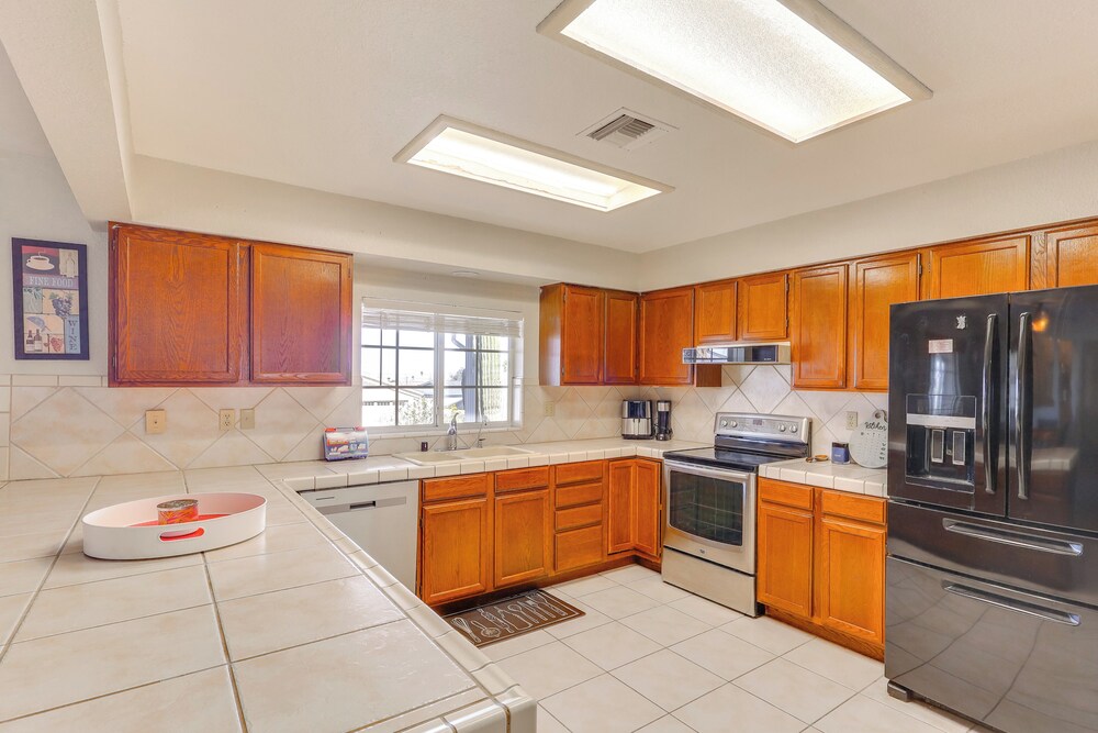 3 Mi to Water: Lake Havasu City Family Home!