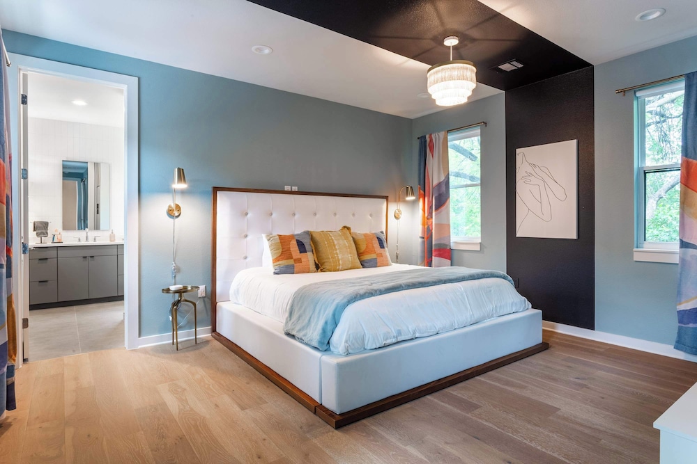 Upstay: Luxe Pool Retreat7 Min to Rainey St