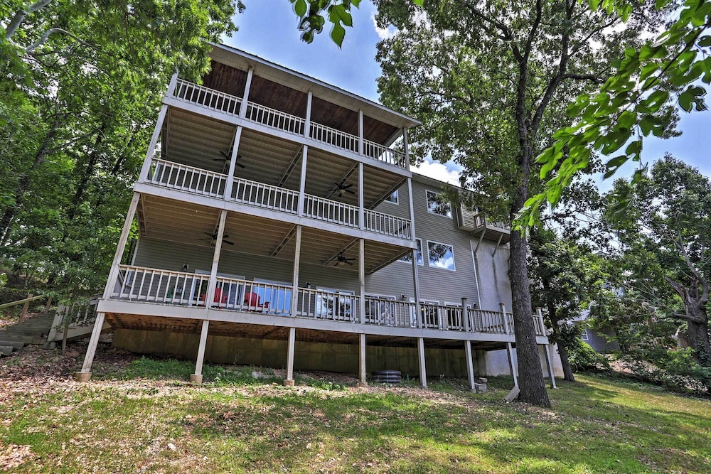 Pool, Games & Basketball Court! Branson Getaway view 5