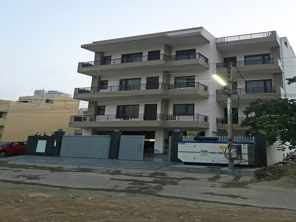 OYO 14482 Live Inn
