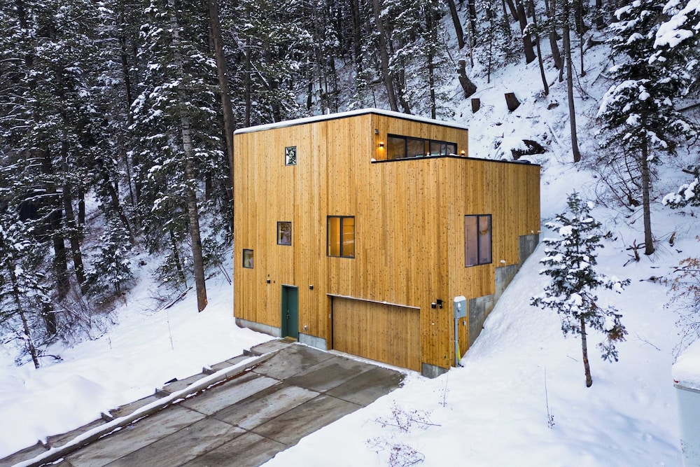 Parkview Mountain House Luxury Ski Home w/ Hot Tub Near Trails & Downtown
