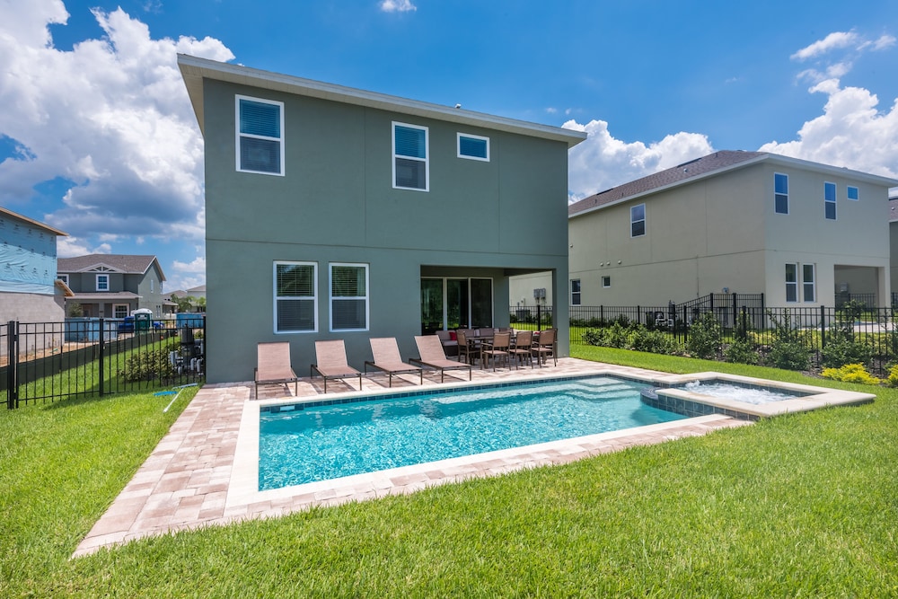 Encore Resort and Water Park at Reunion by Rentyl - Image 4