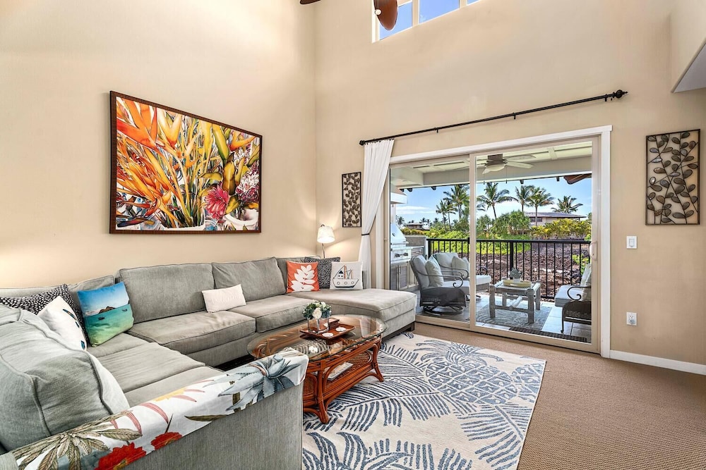 Ocean & Mountain Views - 2BR With Loft, 4 Beds - Relax in Luxury - Vrkcv