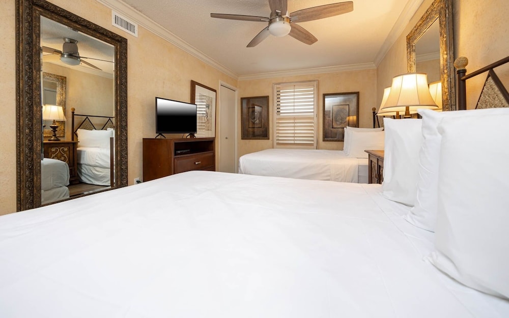 Phoenix Vi 6303 3 Bedroom Condo