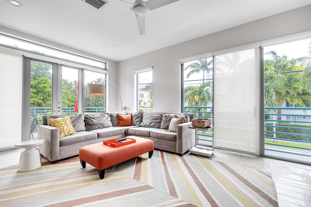 NEW 3-story Townhome With Pool Room Expansive Balcony Seconds Away From Las Olas