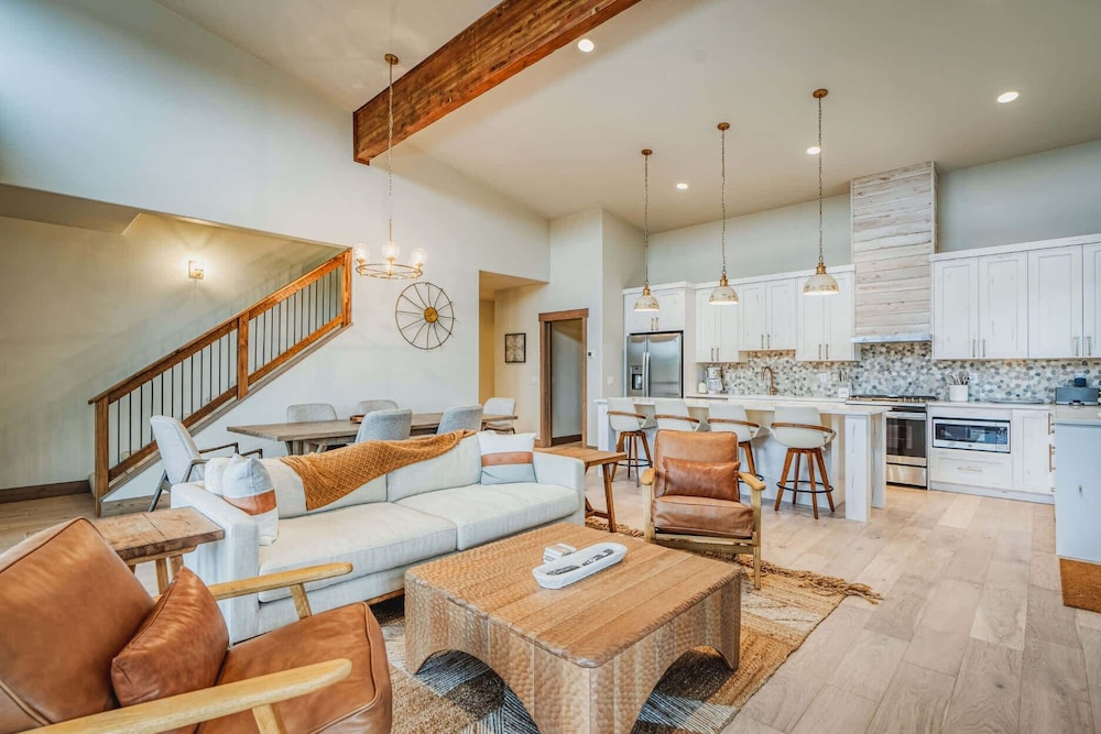Wilderness Club Escape For 14!