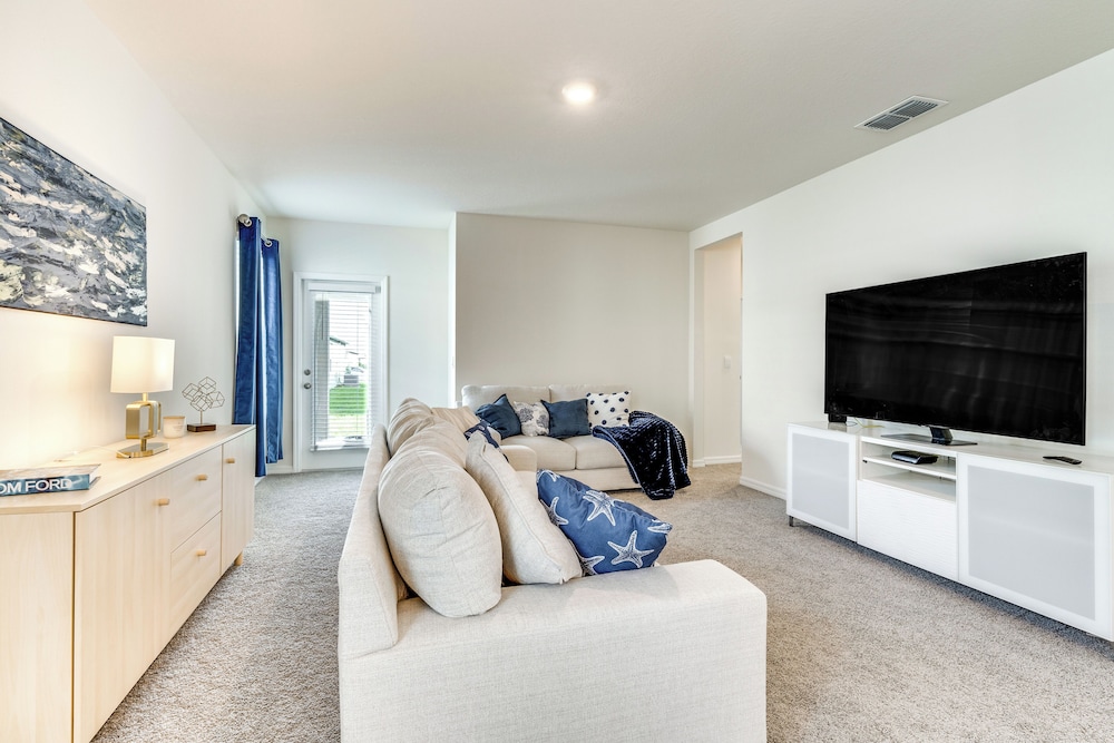 Playground Access: Winter Haven Getaway w/ Patio!