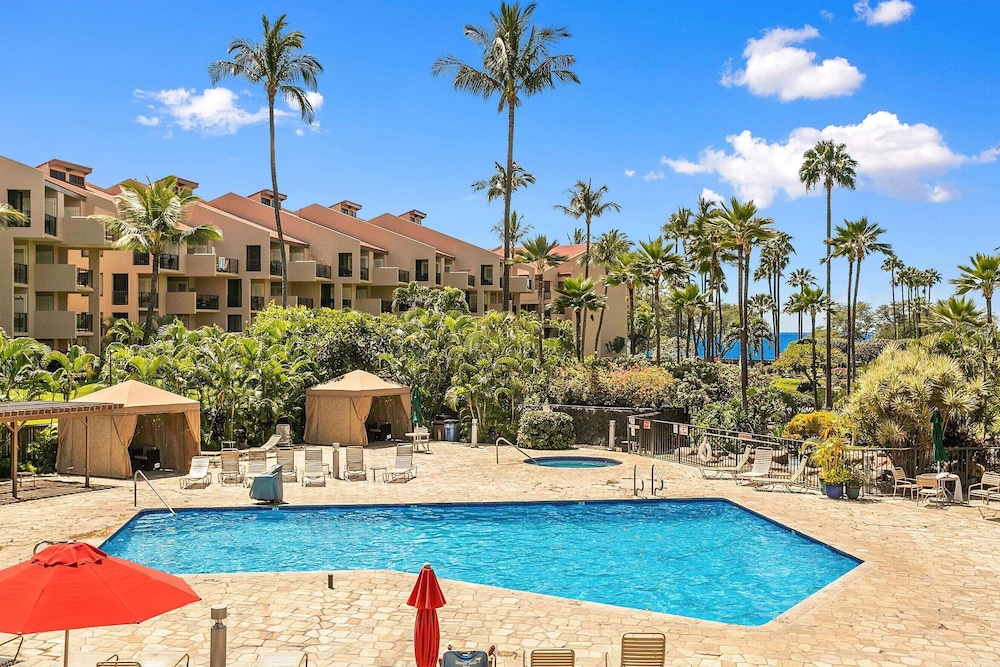 Kamaole Sands 7-109 - Romantic Getaway, Beautiful Renovation, Large Lanai, & AC!