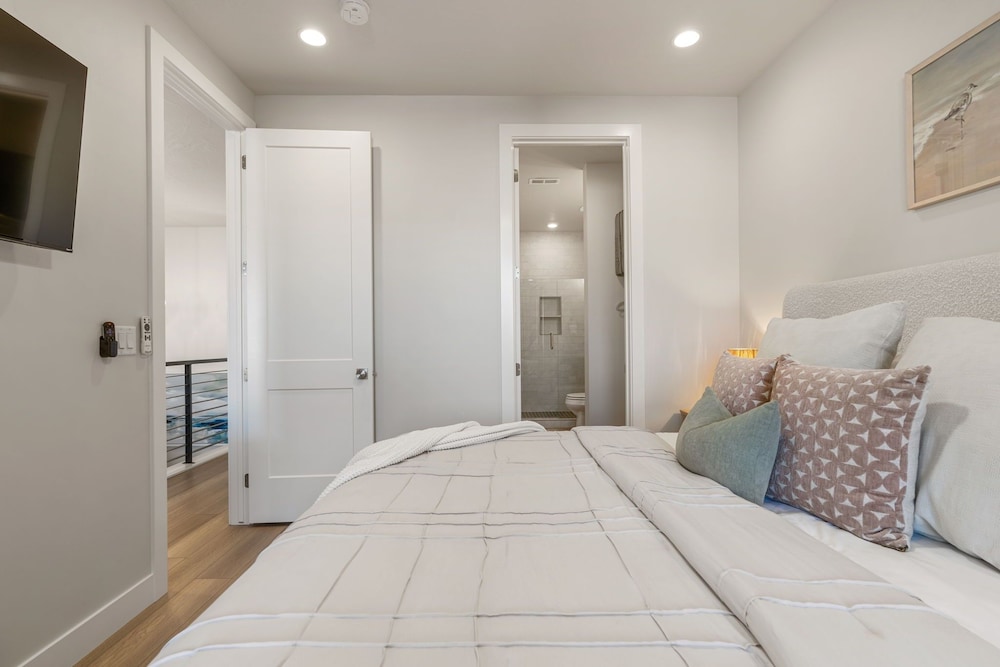 Sandy Cheeks 6 Bedroom Townhouse