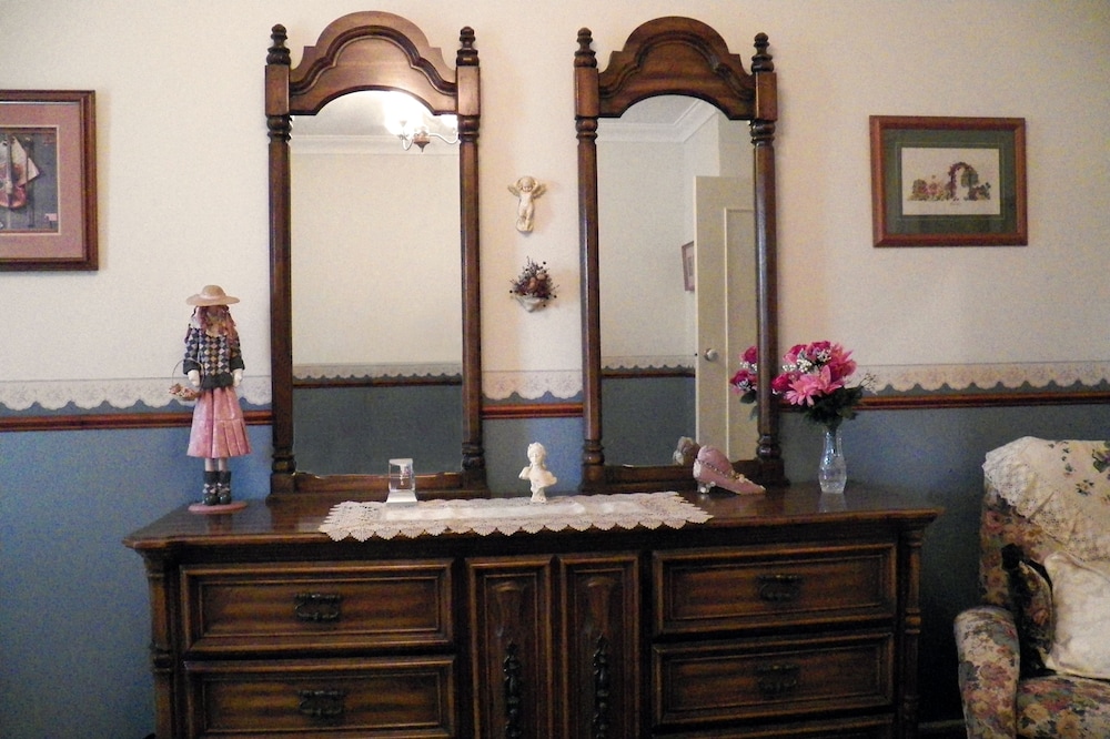 The Spanish Guesthouse, Private Rooms