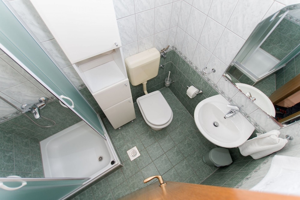 Prgo - Spacious With View & Parking - A3 3. kat view 3